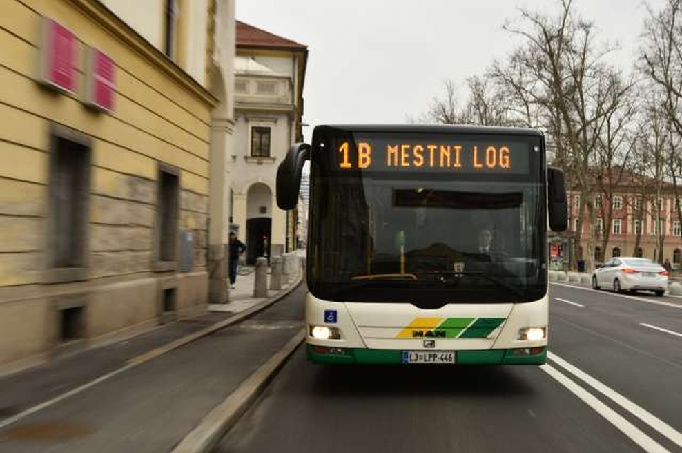 Z aprilom dražje avtobusne vožnje in parkiranje v Ljubljani! (foto: Tamino Petelinšek/STA)