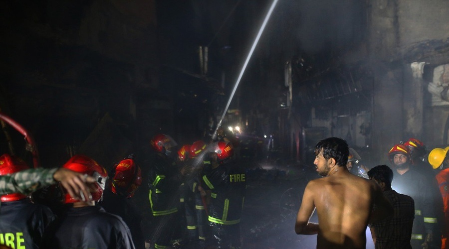 V bangladeški prestolnici Daki v stavbi izbruhnil požar - umrlo je najmanj 78 ljudi (foto: Profimedia)