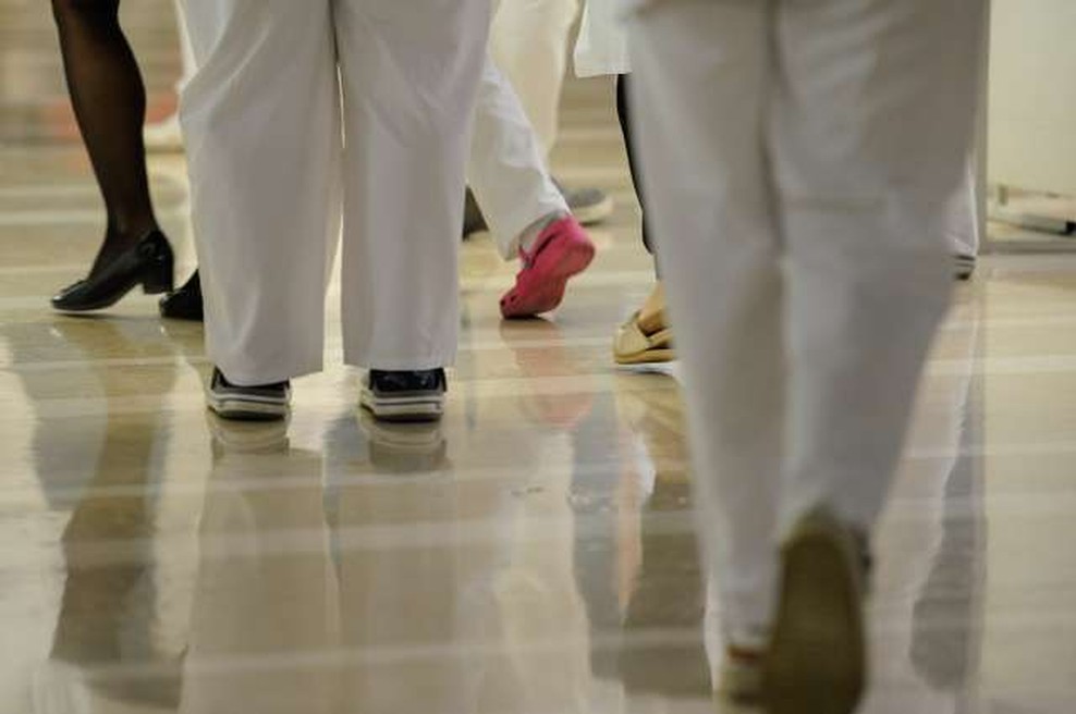 Medicinska sestra iz trboveljske bolnišnice s ponarejeno diplomo (foto: Nebojša Tejić/STA)