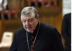 Zaradi spolnih zlorab avstralski kardinal Pell za 6 let v zapor