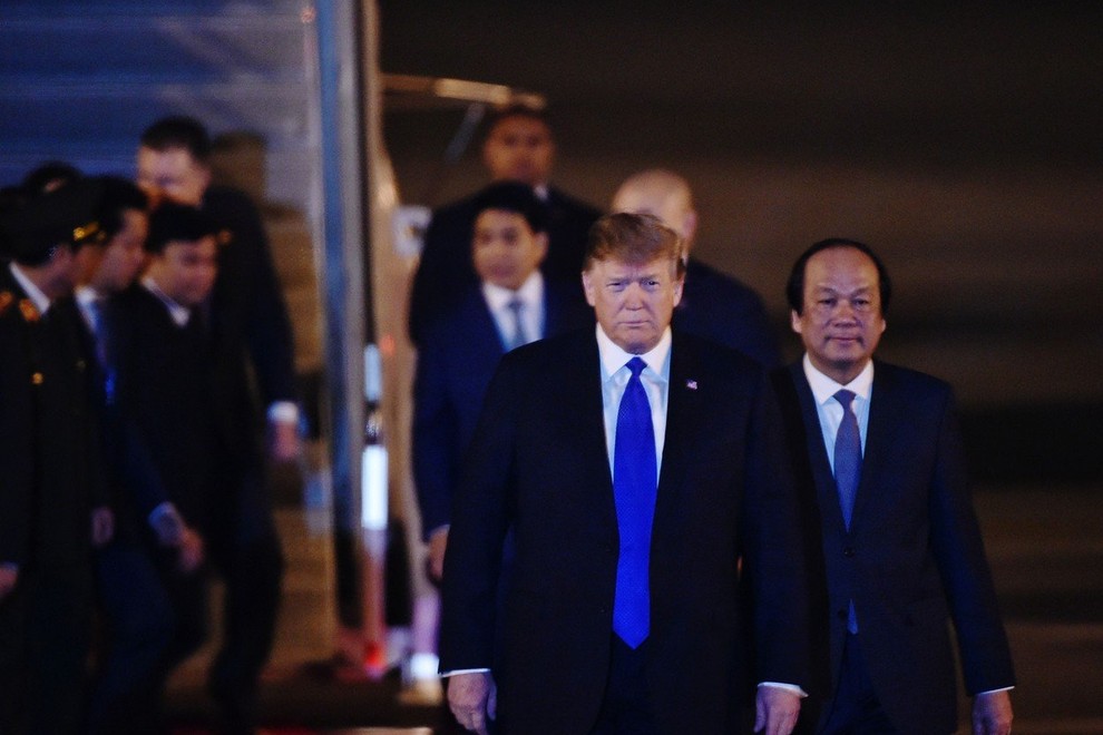 Trump je v Hanoj prispel po 20 urah letenja, Kim pa 4500 kilometrov opravil z vlakom!