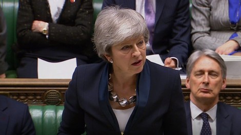 Britanski poslanci potrdili premierkin predlog o možnosti preložitve brexita