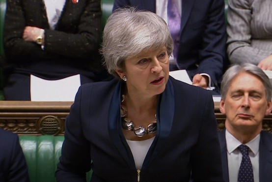 Britanski poslanci potrdili premierkin predlog o možnosti preložitve brexita