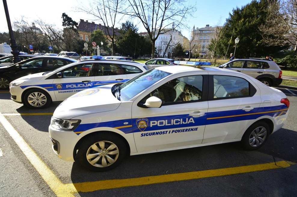 Hrvaški premier zavrnil ponujeni odstop ministrice, ki je povozila deklico in jo ranila (foto: profimedia)