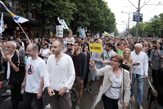 Protestniki v Beogradu zahtevajo, da nekdo od njih v živo spregovori v večernih poročilih