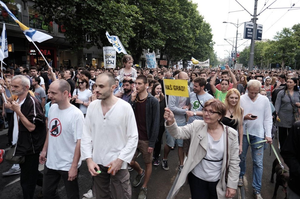 Protestniki v Beogradu zahtevajo, da nekdo od njih v živo spregovori v večernih poročilih (foto: profimedia)