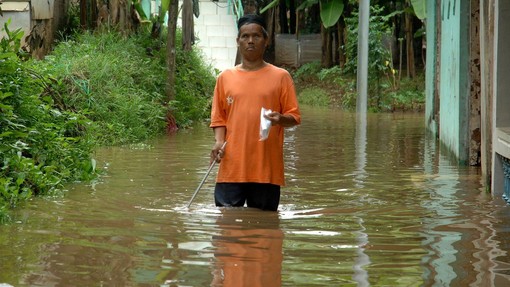 Poplave v indonezijski pokrajini Papua terjale najmanj 50 življenj