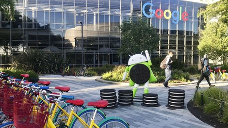 1,49 milijarde evrov kazni Bruslja za Google, ker omejuje konkurenco!
