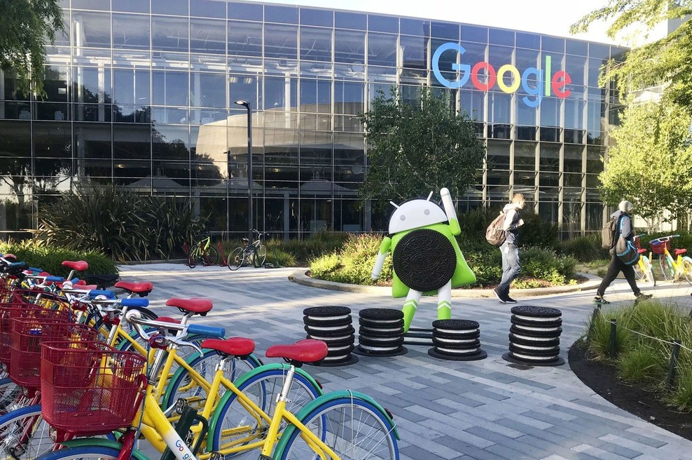 1,49 milijarde evrov kazni Bruslja za Google, ker omejuje konkurenco! (foto: profimedia)