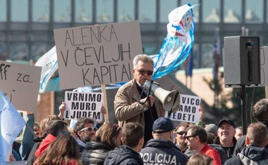 Protestniki v Ljubljani politiko pozvali k zaščiti reke Mure