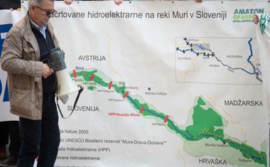 Protestniki v Ljubljani politiko pozvali k zaščiti reke Mure