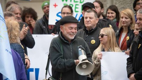Protestniki v Ljubljani politiko pozvali k zaščiti reke Mure