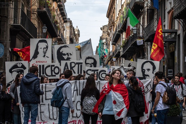 50.000 Italijanov v protest s transparenti proti mafiji (foto: profimedia)