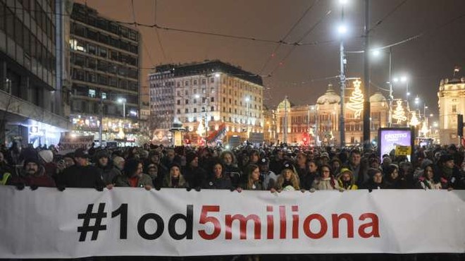 Protest v Beogradu že 16. soboto zapored, tokrat brez izgredov (foto: STA)