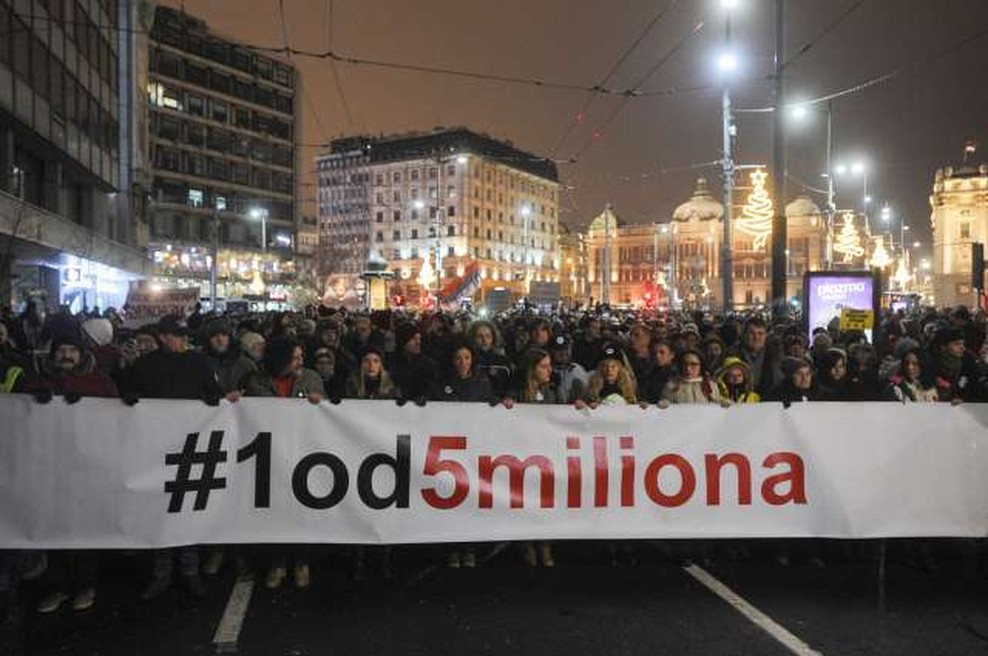 Protest v Beogradu že 16. soboto zapored, tokrat brez izgredov (foto: STA)