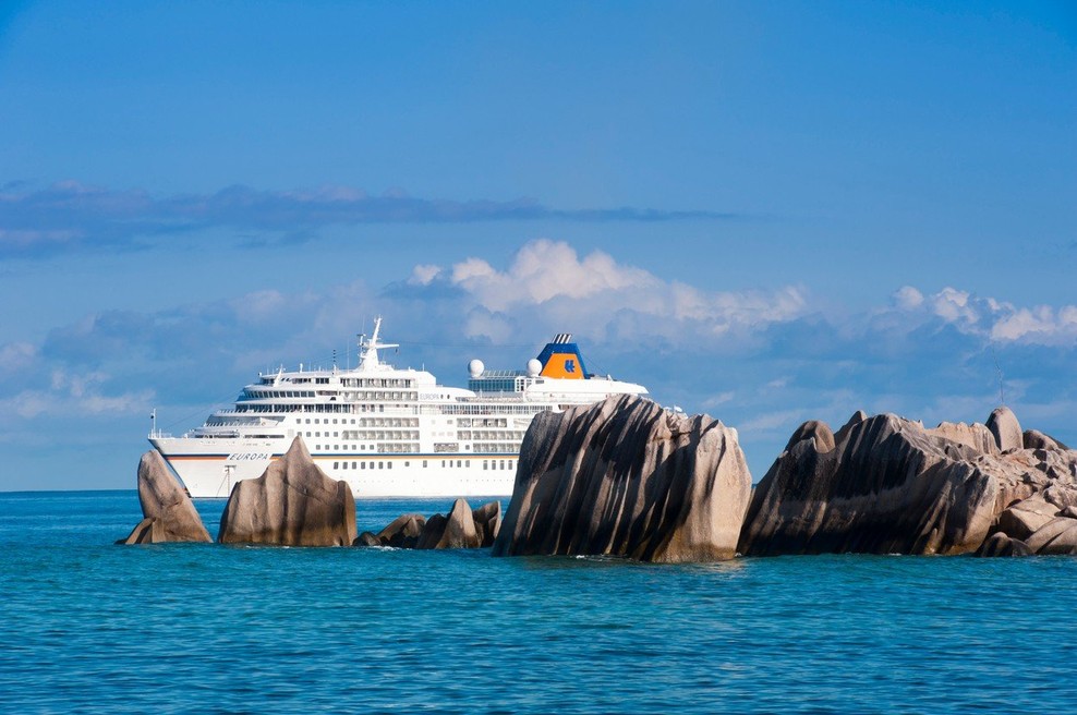 Razkošna križarka Viking Sky je po teževah z motorji končno priplula v pristanišče (foto: profimedia)