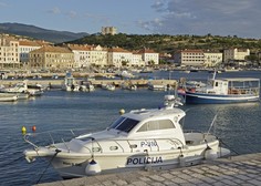 Vplutje hrvaškega policijskega čolna v slovensko morje je provokacija, meni Cerar!