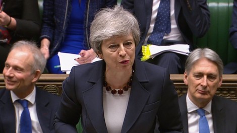 Theresa May zaradi brexita v odstopu?