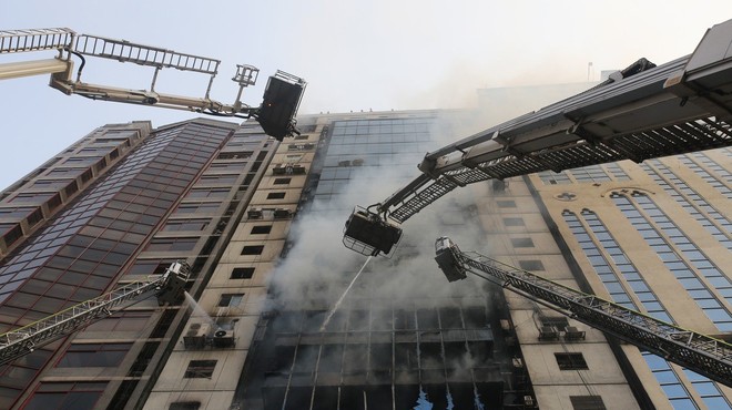 V požaru v 19-nadstropni bangladeški stolpnici umrlo več ljudi (foto: profimedia)