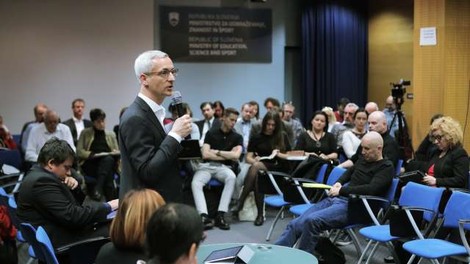 Posvet o šolstvu: Za avtonomijo učiteljev in odpravo administrativnih obremenitev