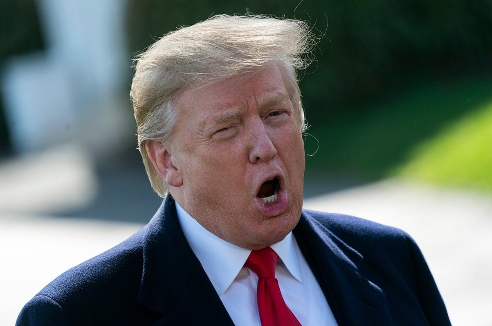 Twitter bi lahko označil žaljive in sovražne Trumpove tvite, ki kršijo pravila (foto: Profimedia)