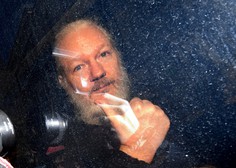 Povsem resni pozivi vladi, naj Slovenija ponudi azil Assangeu!