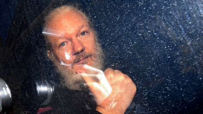 Povsem resni pozivi vladi, naj Slovenija ponudi azil Assangeu! (foto: profimedia)