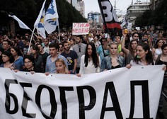 Na vsesrbskem protestu v Beogradu je bilo manj ljudi, kot so pričakovali organizatorji