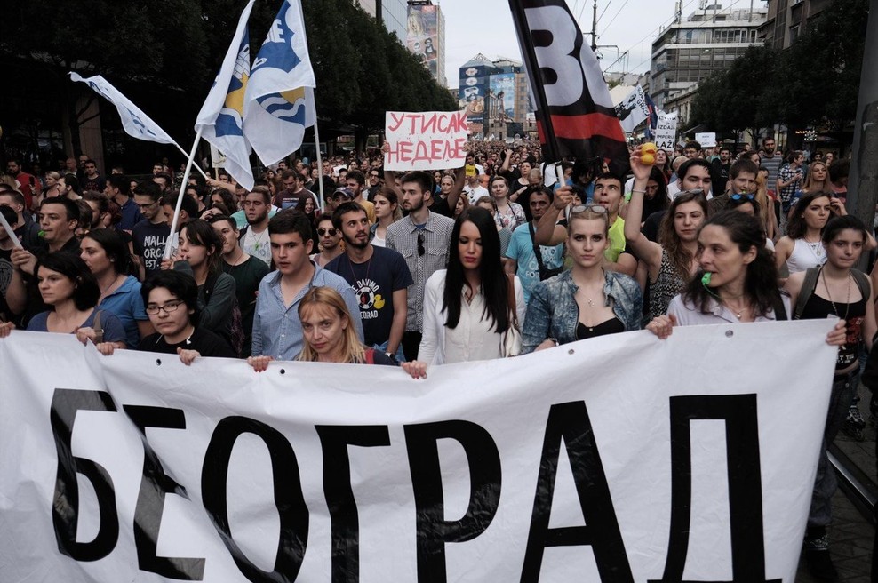 Na vsesrbskem protestu v Beogradu je bilo manj ljudi, kot so pričakovali organizatorji (foto: profimedia)