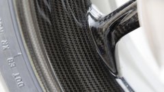 BMW S1000RR: Lažji, okretnejši in hitrejši!
