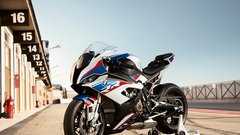 BMW S1000RR: Lažji, okretnejši in hitrejši!