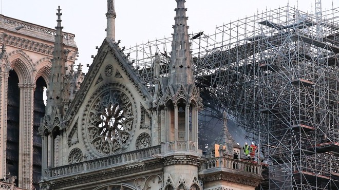 Požar v pariški katedrali Notre Dame pogašen, Francozi obljubljajo donacije! (foto: profimedia)