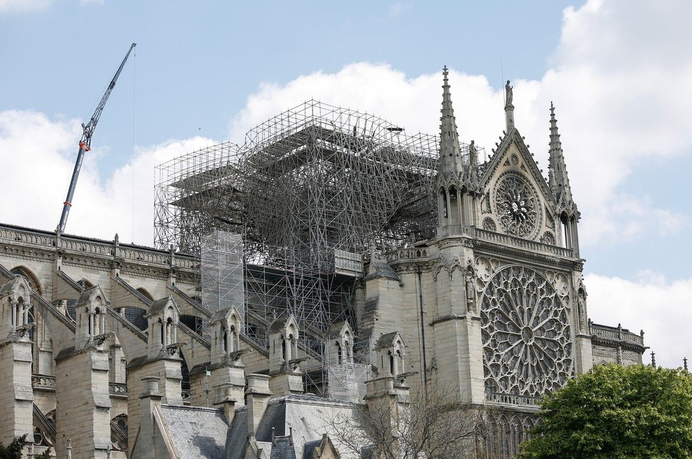 Najverjetnejši vzrok požara v Notre-Dame cigareta ali električna napaka (foto: Profimedia)