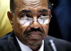 Pri odstavljenem sudanskem predsedniku našli vreče za žito, polne denarja