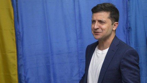 Projekcija kaže, da je na predsedniških volitvah v Ukrajini z veliko prednostjo  zmagal Zelenski
