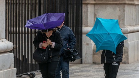 Po lepem vremenu prihaja deževen torek in občutne ohladitve