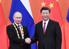 Xi najboljšemu prijatelju Putinu podelil častni doktorat