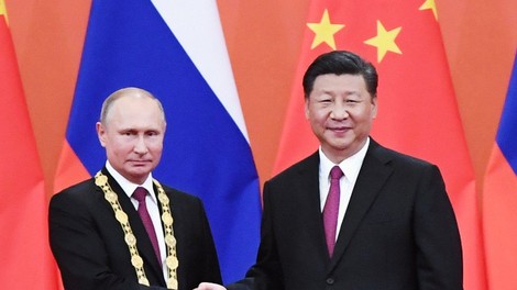 Xi najboljšemu prijatelju Putinu podelil častni doktorat