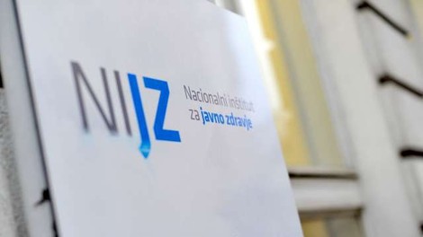 Kaj se dogaja v središču Ljubljane? Onesnažena voda povzročila množične zdravstvene težave