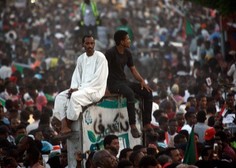 V Sudanu protestniki od vojske zahtevajo predajo oblasti civilistom
