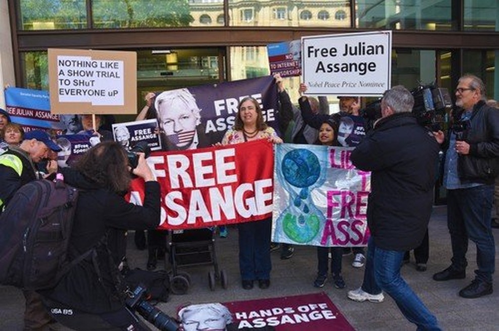 Julian Assange začel sodni boj proti izročitvi ZDA (foto: profimedia)