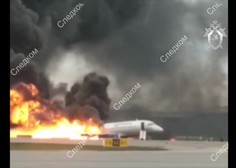 V zasilnem pristanku gorečega letala na moskovskem letališču umrlo 41 ljudi