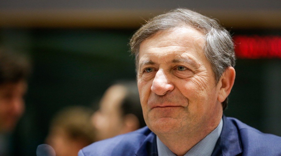 Kaj lahko pričakujemo ob vrnitvi Erjavca v politiko in kaj je v ozadju Koalicije ustavnega loka? (foto: profimedia)