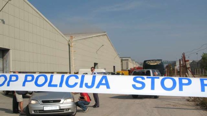 Luka Koper: Lažni alarm o nastavljeni bombi, policisti preverjajo vpletenost enega osumljenca (foto: STA/Lena Dujc)