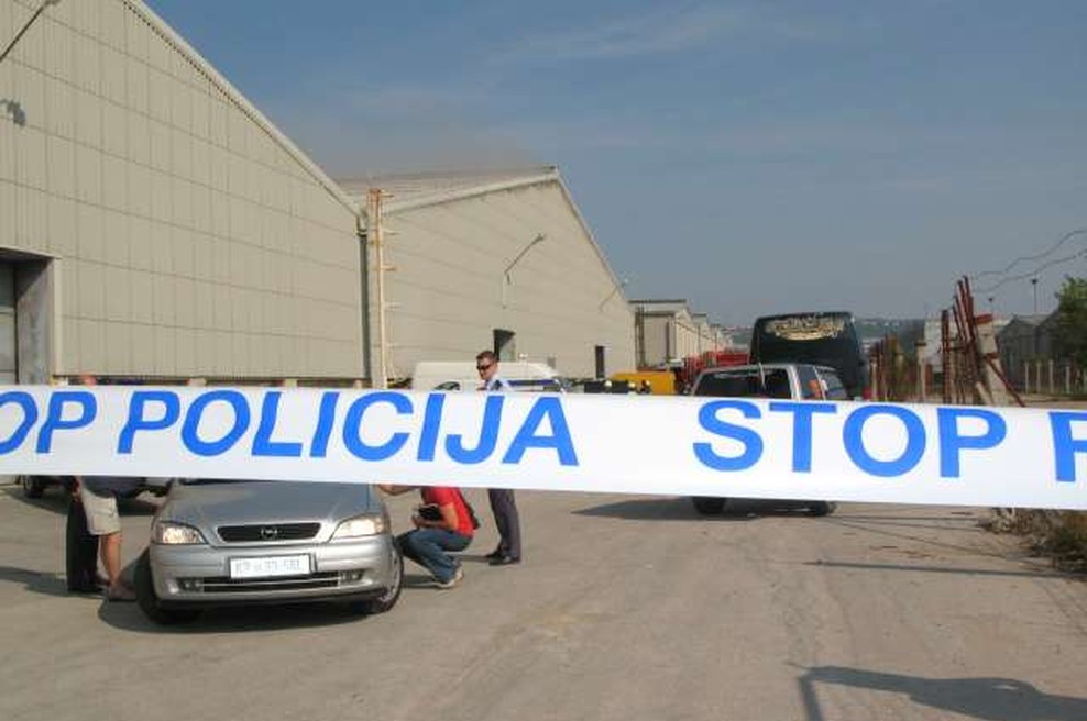 Luka Koper: Lažni alarm o nastavljeni bombi, policisti preverjajo vpletenost enega osumljenca (foto: STA/Lena Dujc)