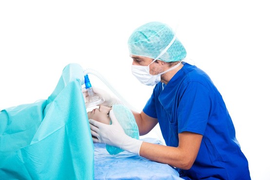 Častihlepni francoski anesteziolog obtožen zastrupitve več kot 20 bolnikov