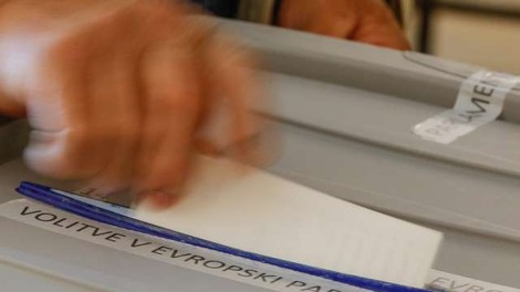 Izidom nedeljskega glasovanja bodo prišteli še glasove po pošti