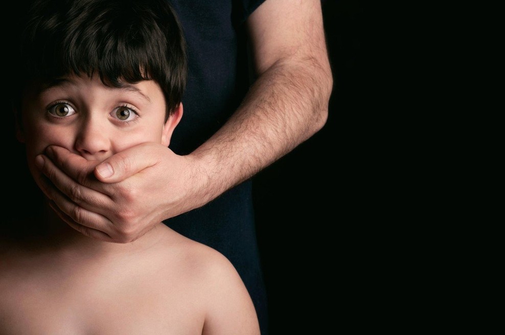 Po dveh letih dela Interpol rešil 50 otrok, zlorabljenih na pedofilski strani temnega spleta (foto: profimedia)