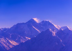 Mount Everest med alpinisti letos terjal že deset življenj