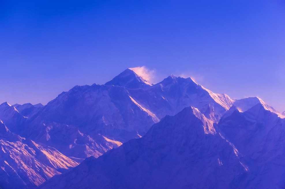Mount Everest med alpinisti letos terjal že deset življenj (foto: Profimedia)